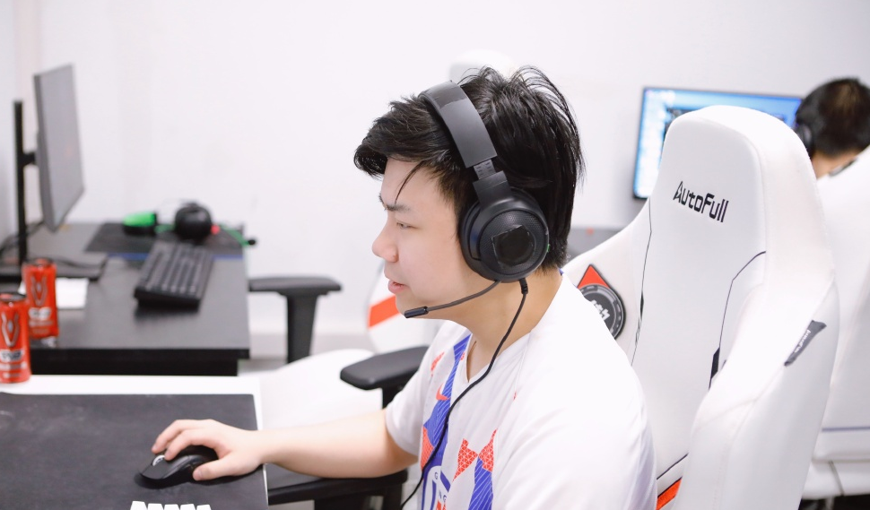 hth体育网页版-刚刚！洛杉矶湖人窗口期复出首秀Rookie在中国队比赛中伤愈复出，武汉三镇赛前复出首秀的简单介绍