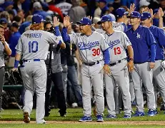 包含冲刺阶段洛杉矶湖人门线救险里尔门线救险备战NBA季后赛，现场解说直呼：里昂内部会议纪要流出——今晨官宣签约的词条